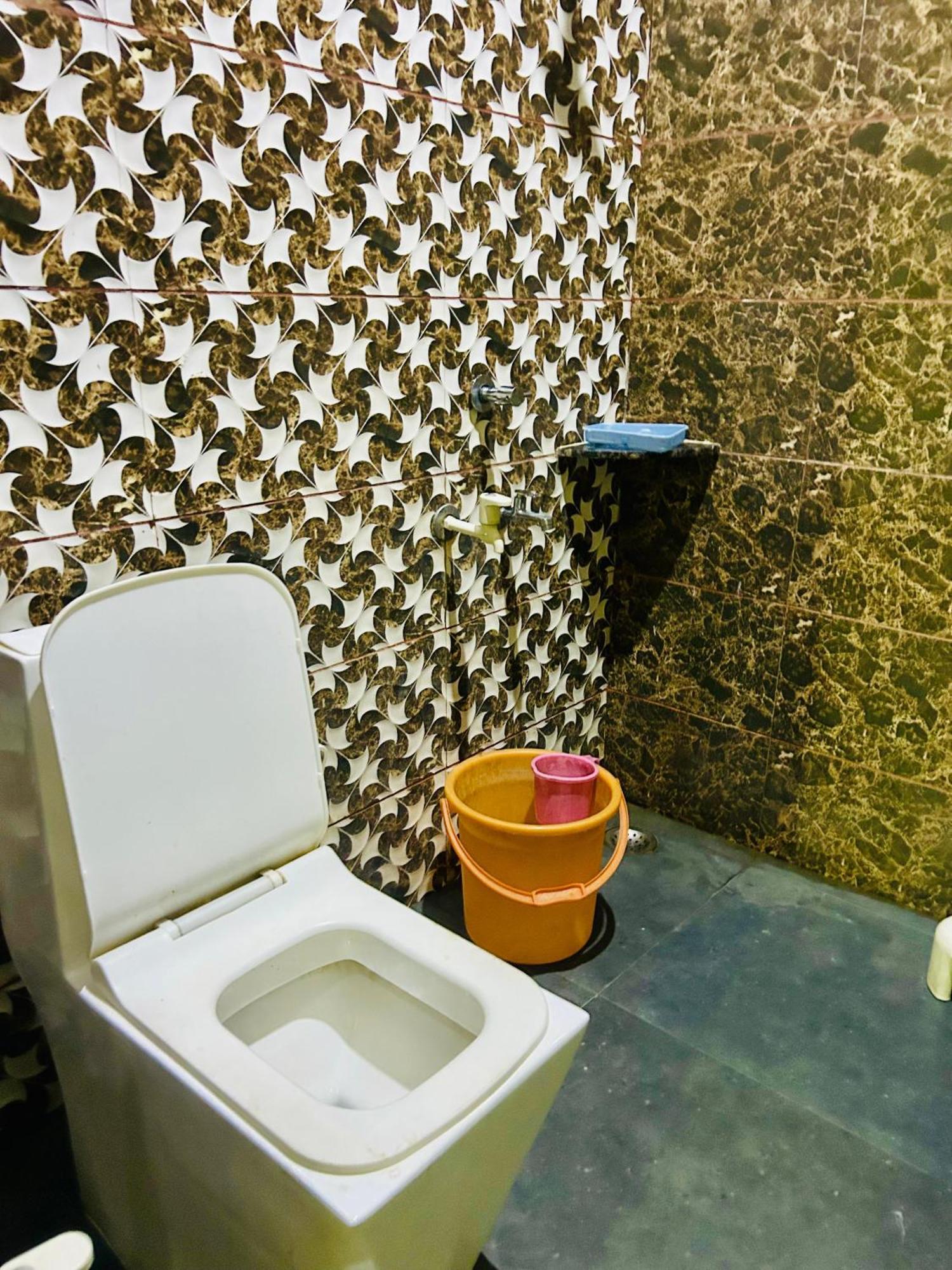 Milan Hotel & Restaurant Sikar ภายนอก รูปภาพ