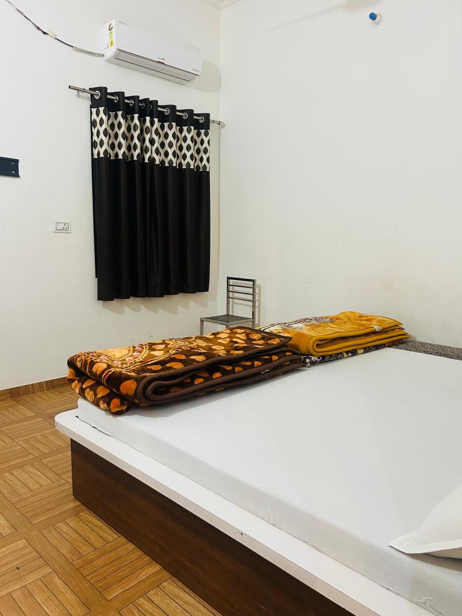 Milan Hotel & Restaurant Sikar ภายนอก รูปภาพ
