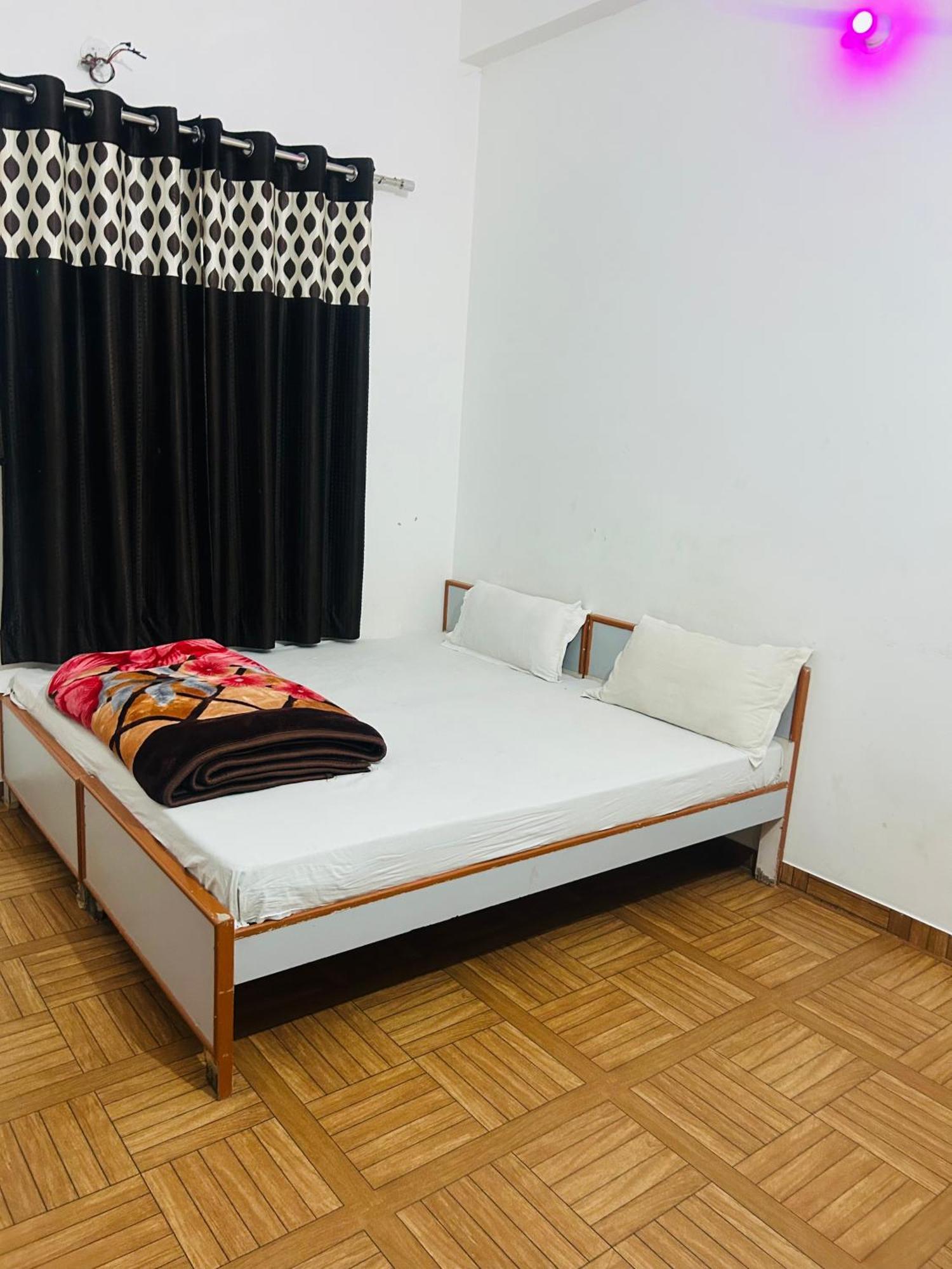 Milan Hotel & Restaurant Sikar ภายนอก รูปภาพ